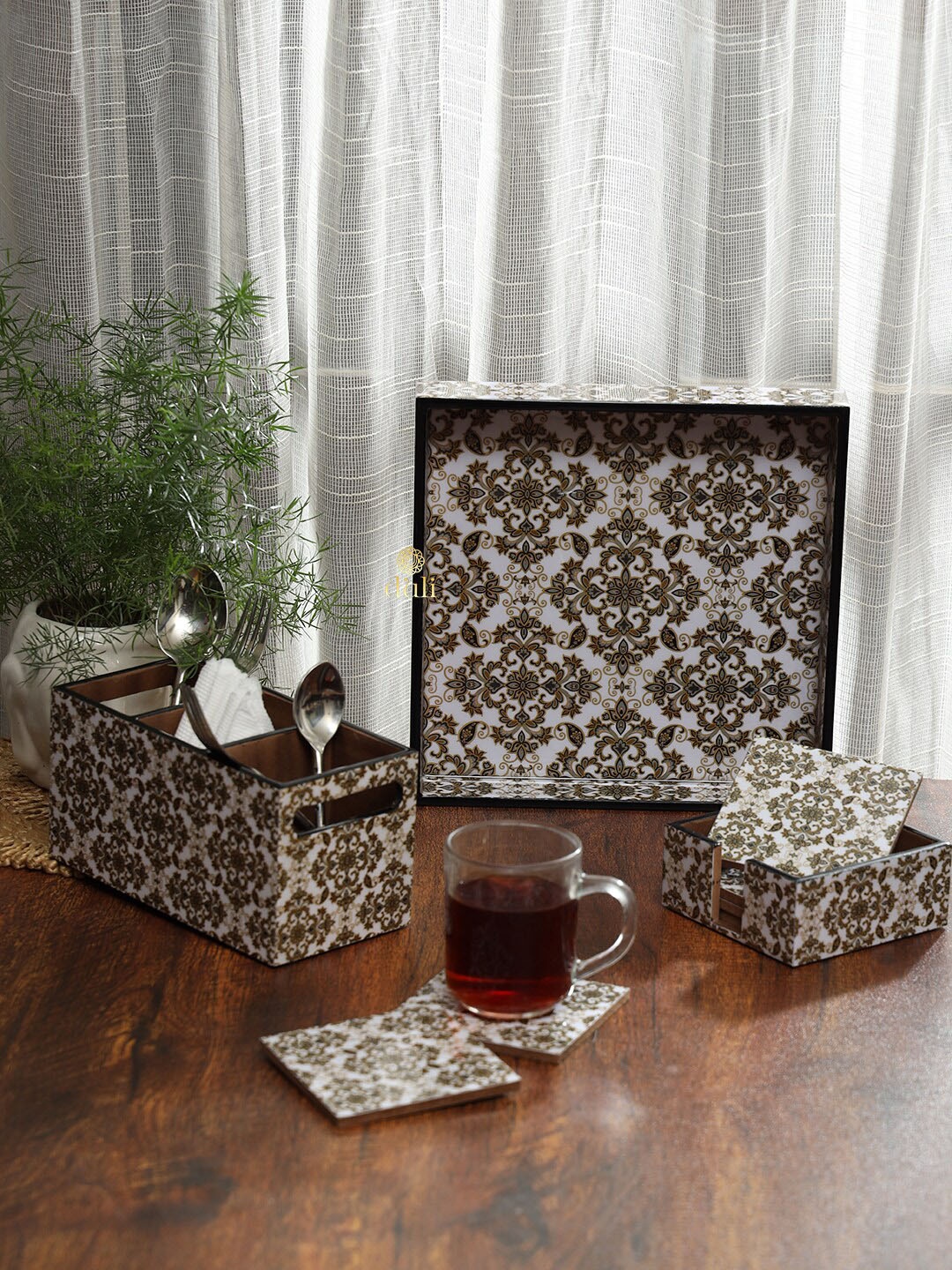 

DULI Brown & White Enamel Coated 1 Tray With 6 Coasters & 1 Cutlery Holder