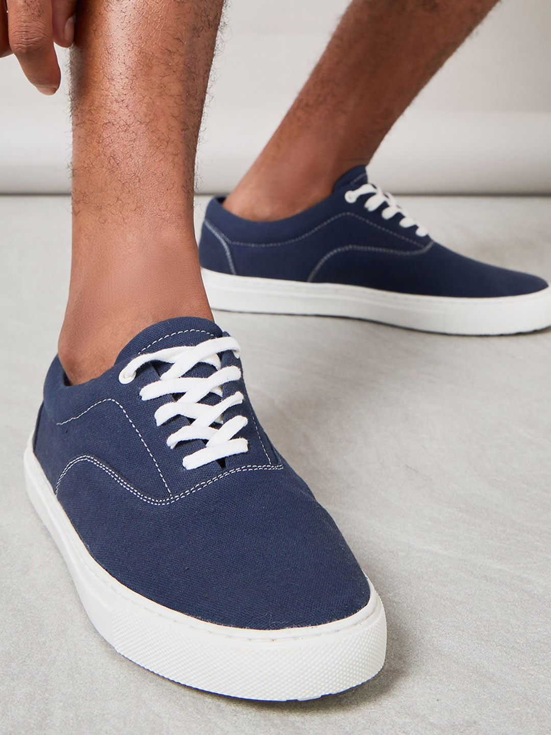

Styli Men Comfort Insole Canvas Contrast Sole Sneakers, Navy blue