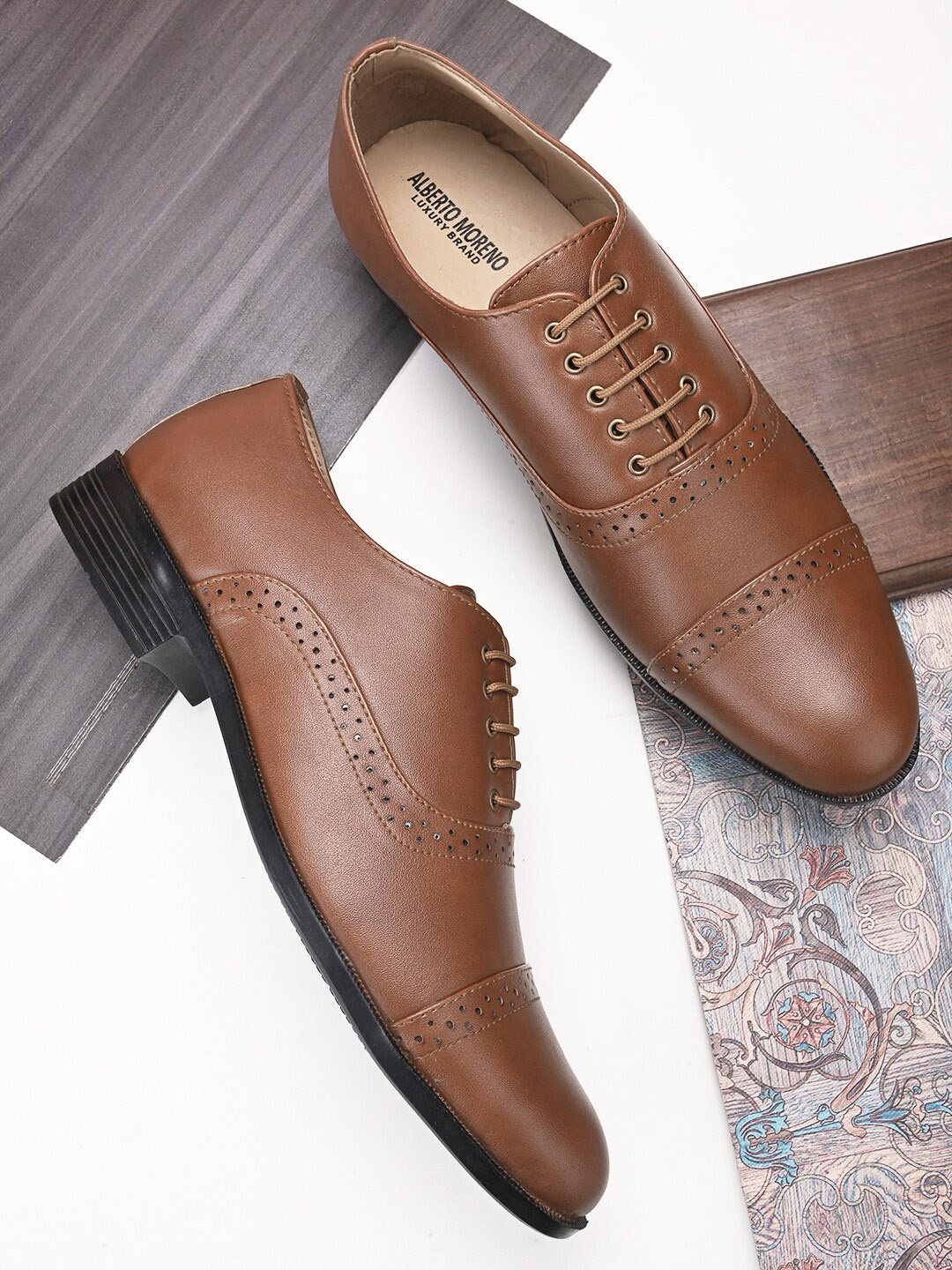

ALBERTO MORENO Men Textured Formal Brogues, Tan