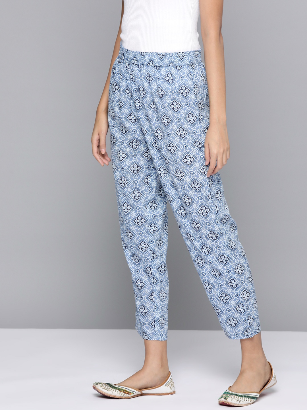 

HERE&NOW Women Ethnic Motifs Printed Pure Cotton Cropped Trousers, Blue