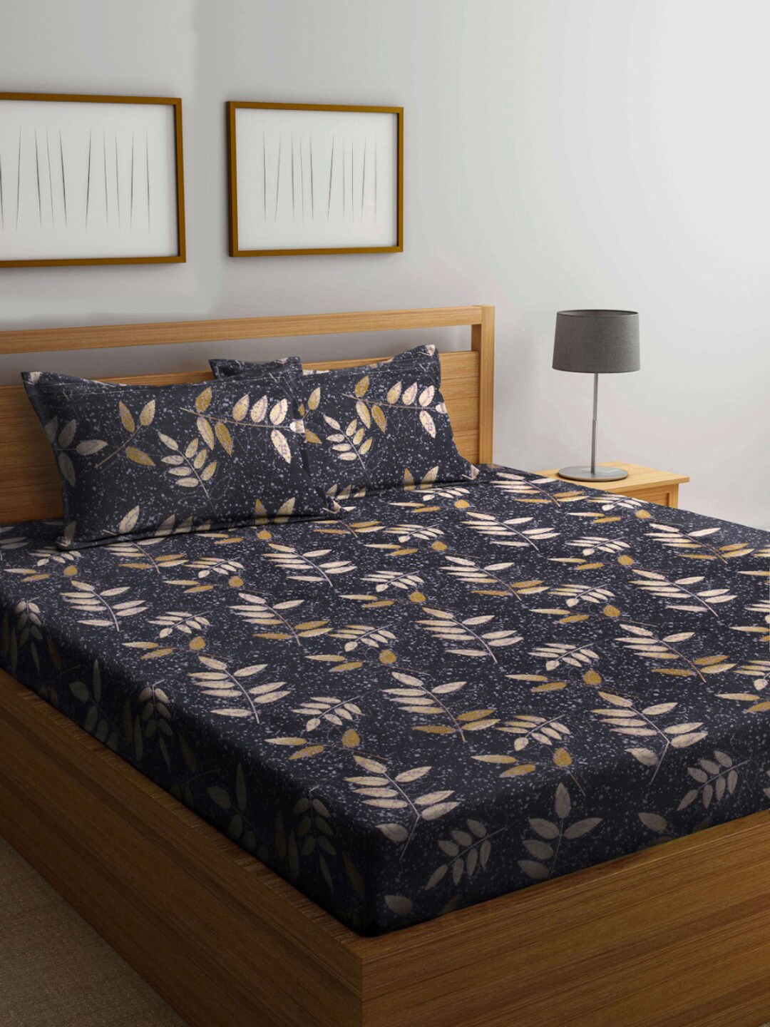 

FABINALIV Black & White Floral 300 TC King Bedsheet With 2 Pillow Covers