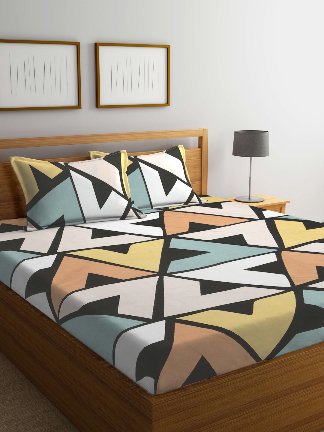 

FABINALIV White & Black Geometric 300 TC King Bedsheet With 2 Pillow Covers
