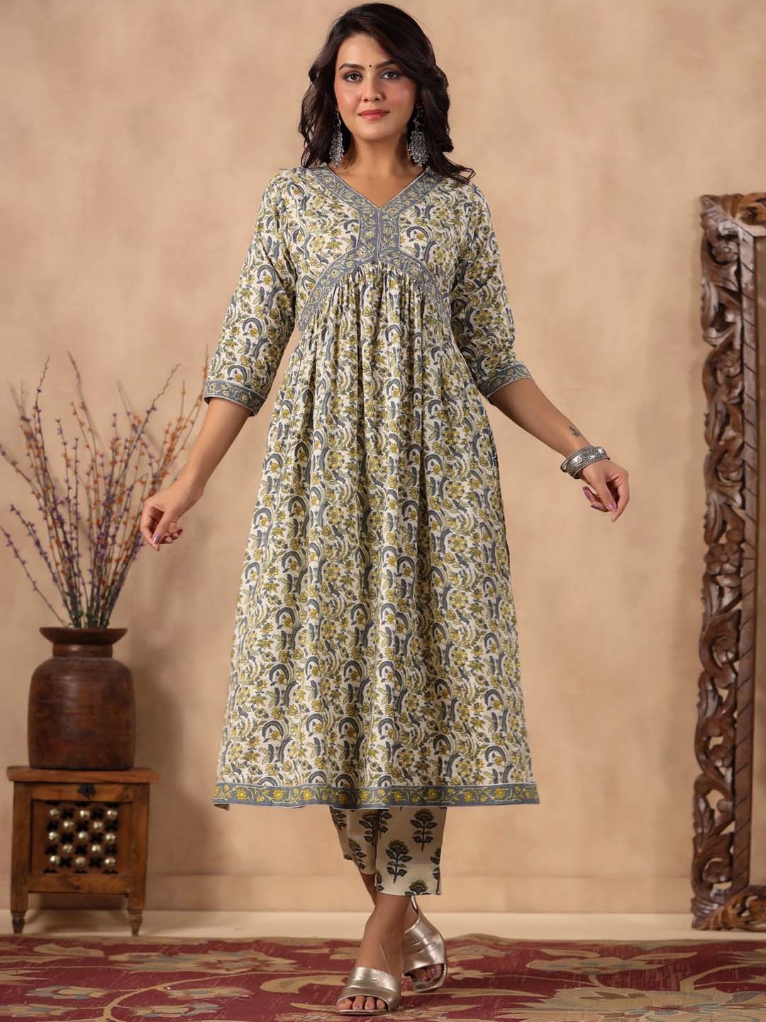 

Readiprint Fashions Floral Printed Pure Cotton Kurta With Trousers & Dupatta, Yellow