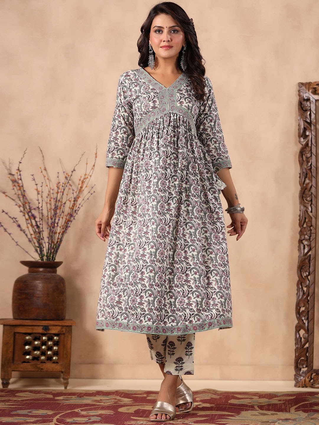 

Readiprint Fashions Floral Printed Pure Cotton Kurta With Trousers & Dupatta, White