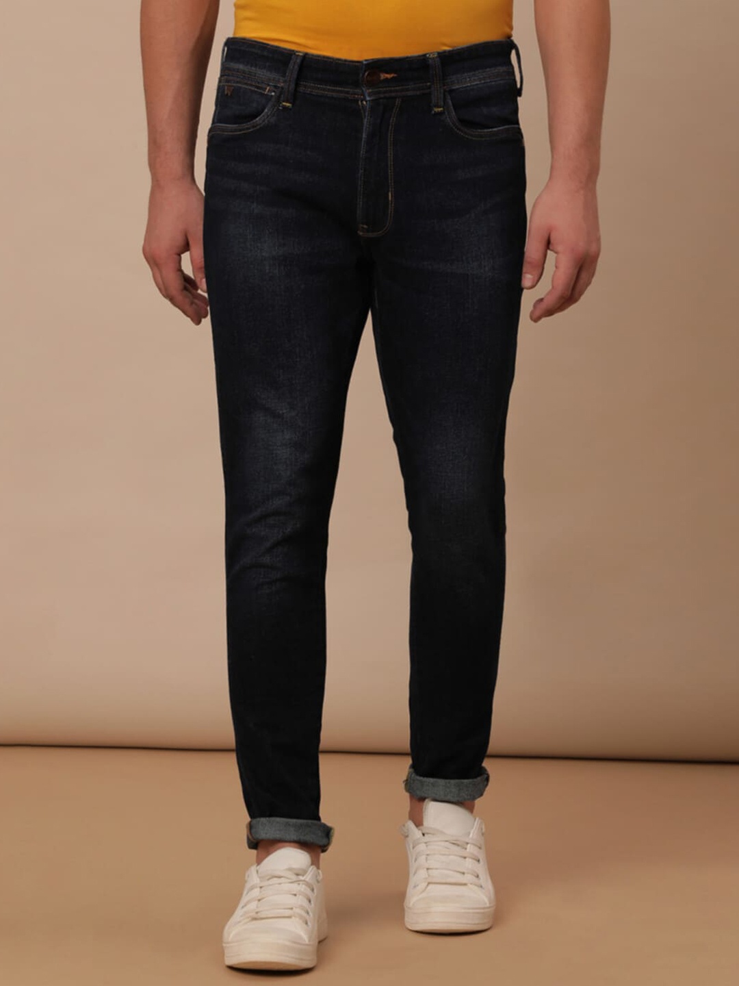 

Wrangler Men Light Fade Mid Rise Slim Fit Cotton Jeans, Blue