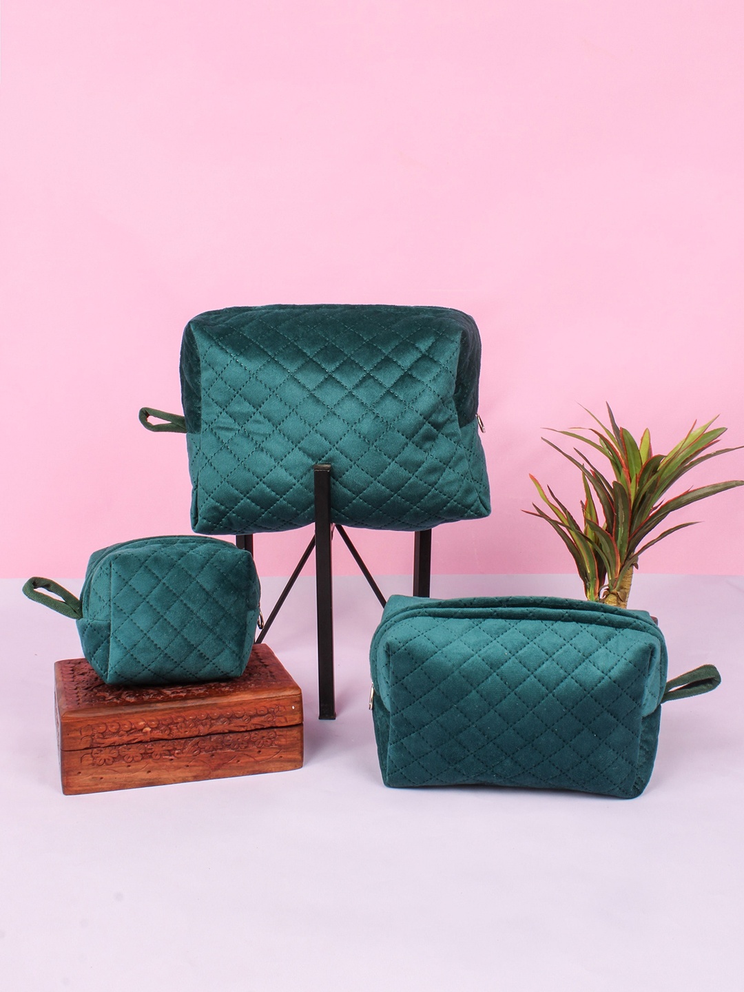 

STITCHNEST Set Of 3 Textured Velvet Pouches, Green