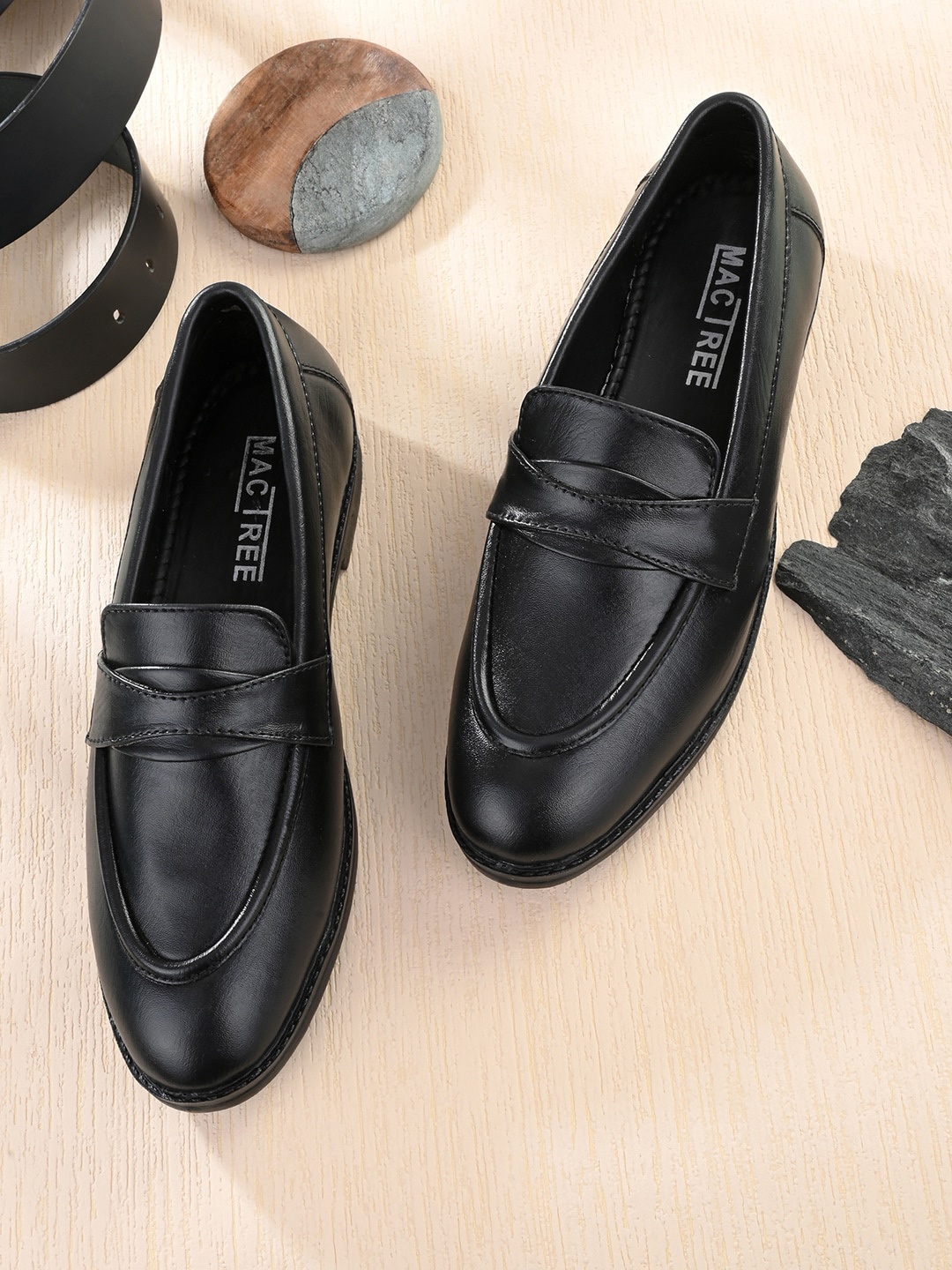 

Mactree Men Textured Penny Loafers, Black