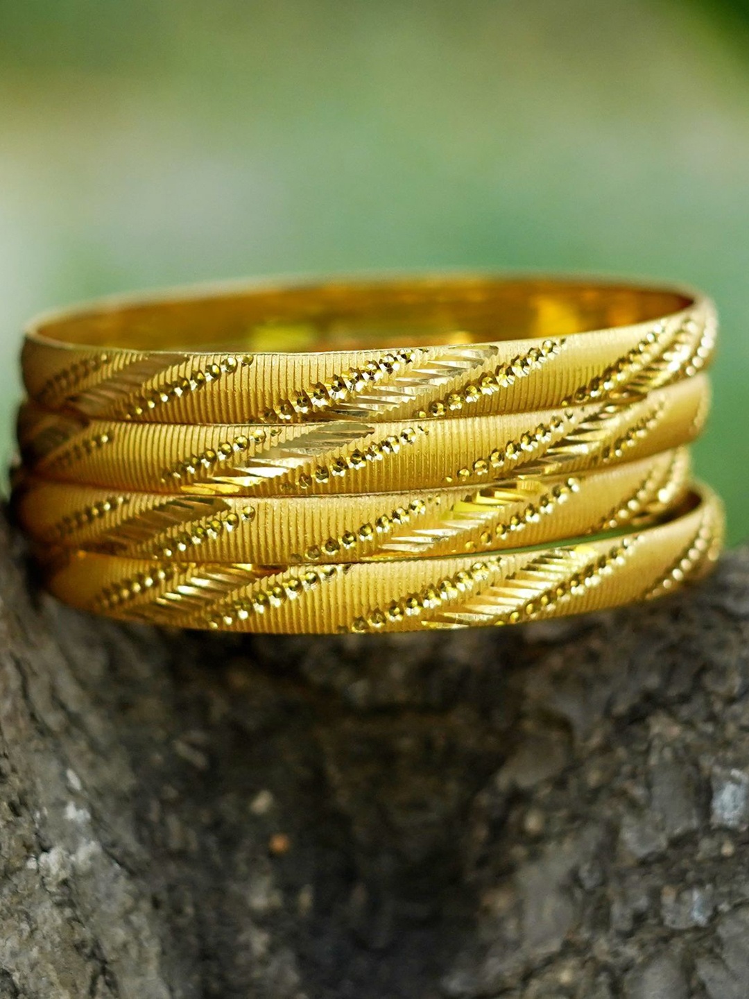 

MANSIYAORANGE Set Of 4 Gold-Plated Bangles