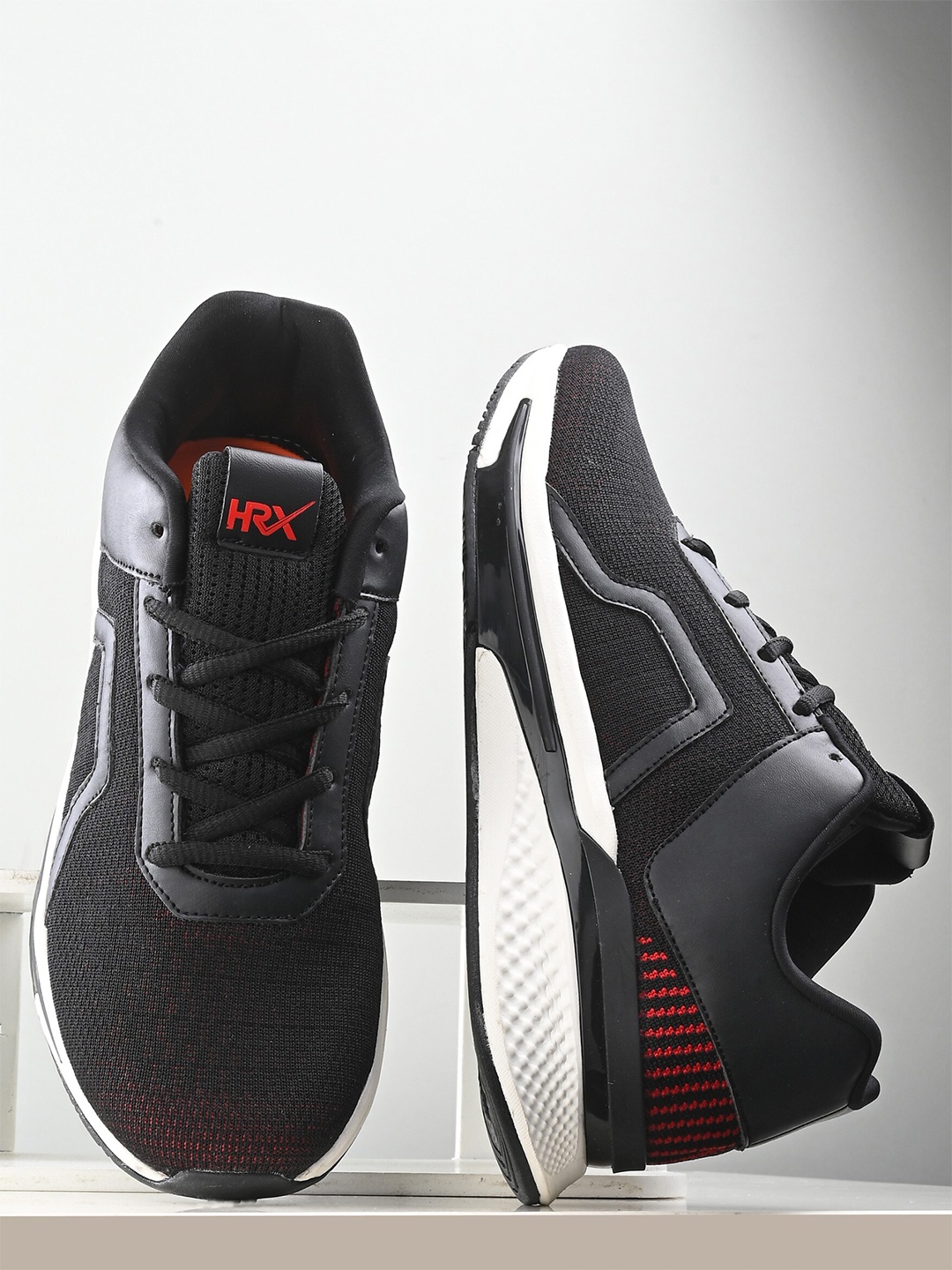 

HRX by Hrithik Roshan Men Black & Red Mesh Memory Foam Non-Marking Running Shoes