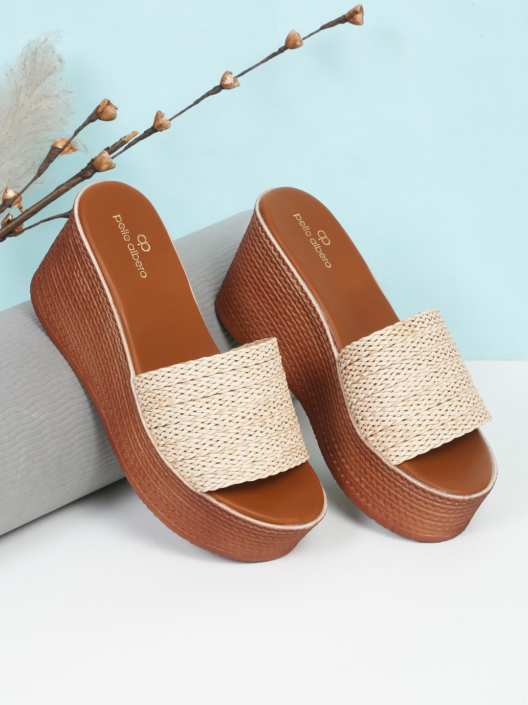 

pelle albero Textured Peep Toes Wedge Heels, Beige