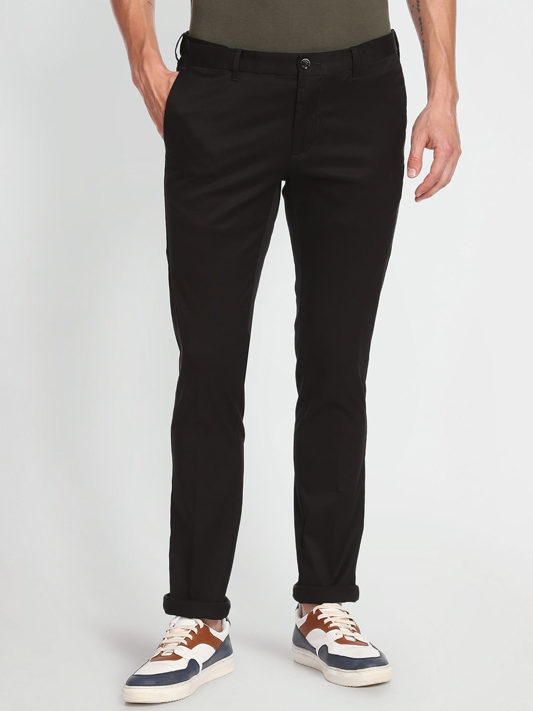 

Arrow Sport Men Bronson Slim Fit Solid Low-Rise Chinos, Black