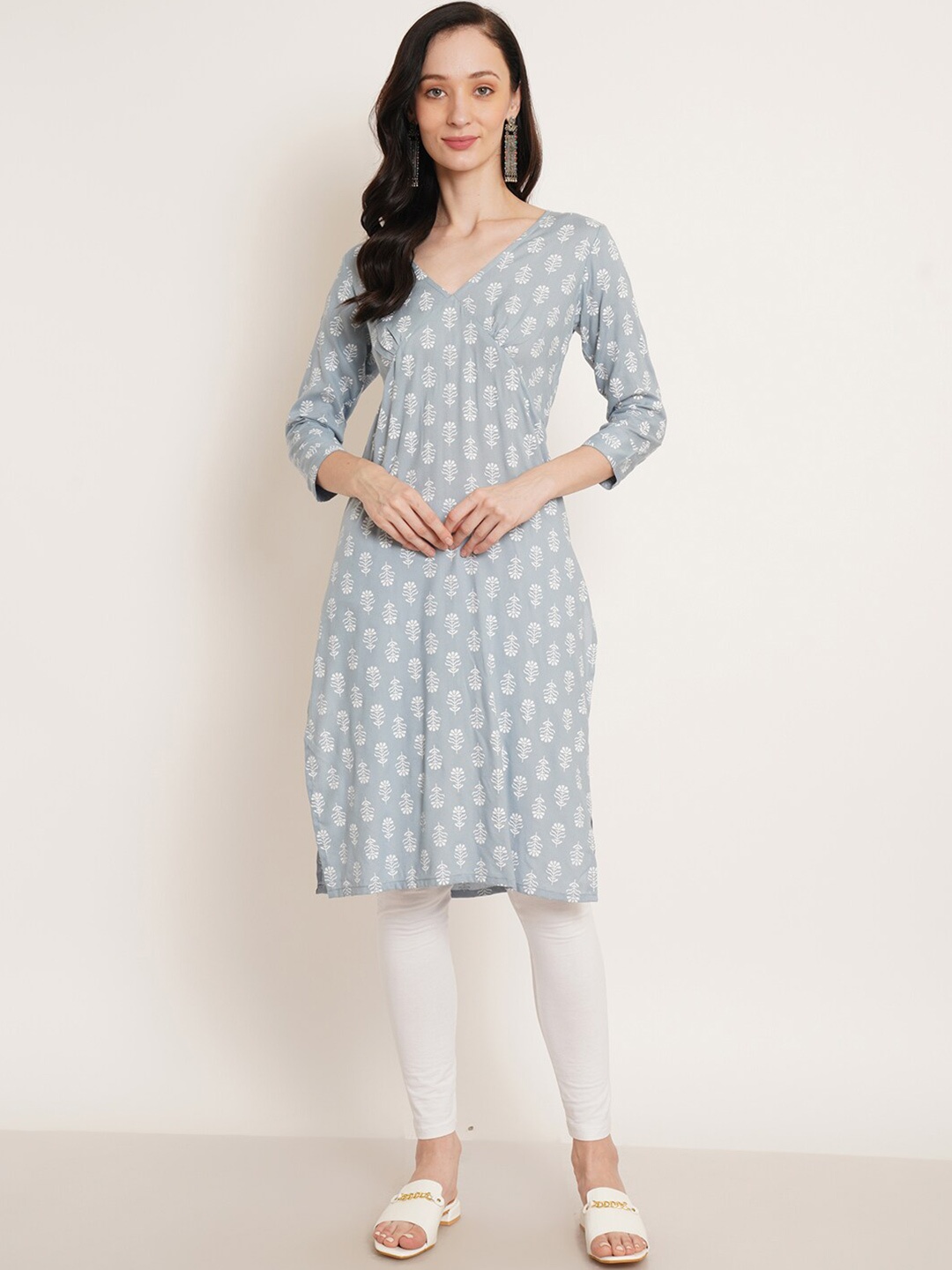 

U&F Grey & White Floral Printed V-Neck A-line Kurta