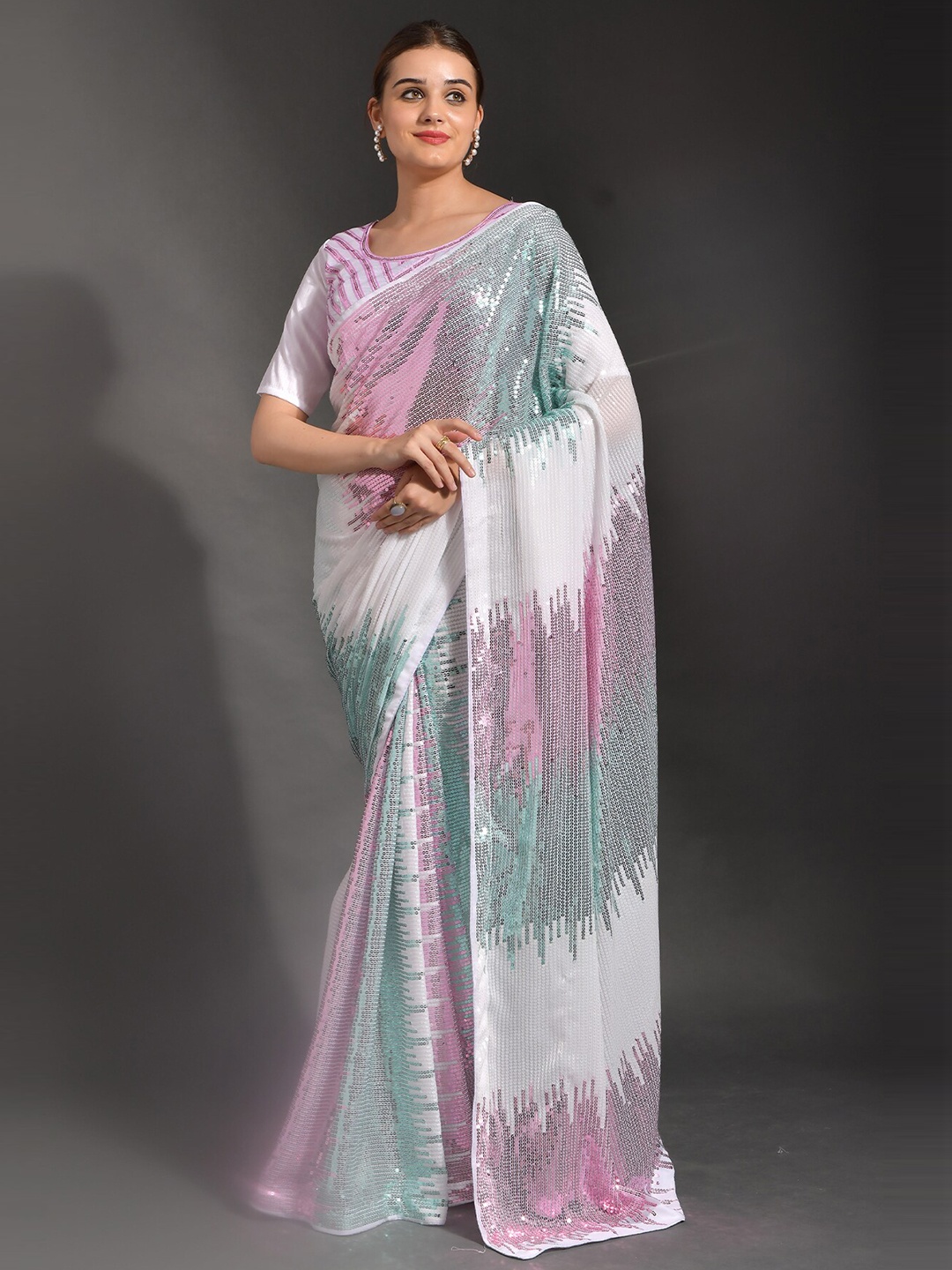 

AVANSHEE Embellished Sequinned Saree, White