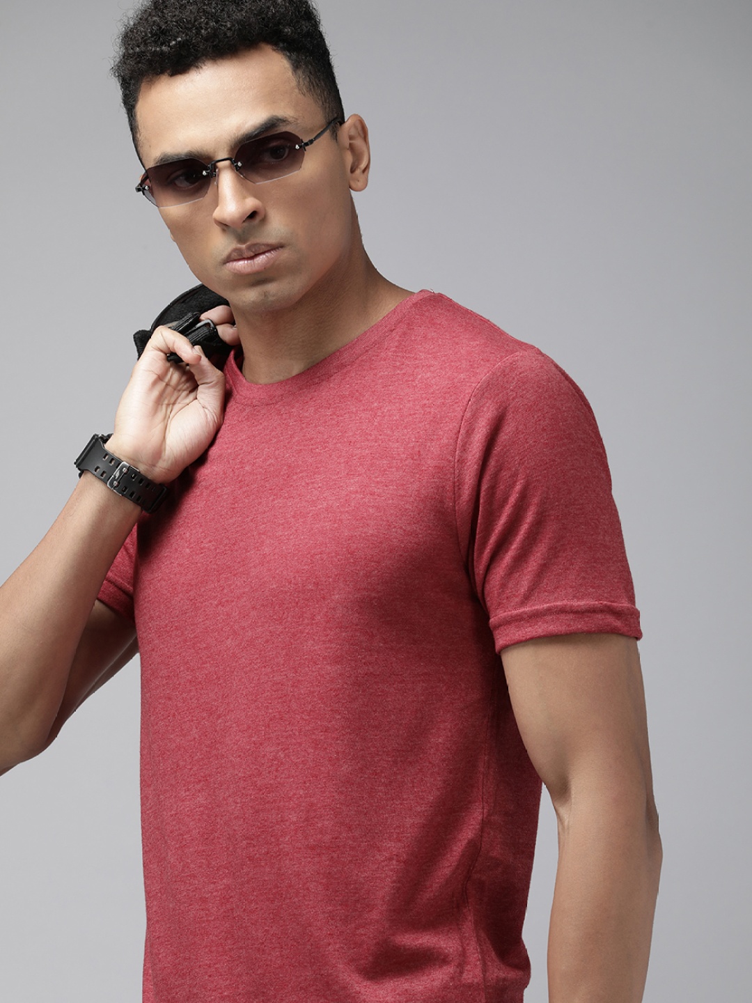 

Roadster Men Solid T-shirt, Red