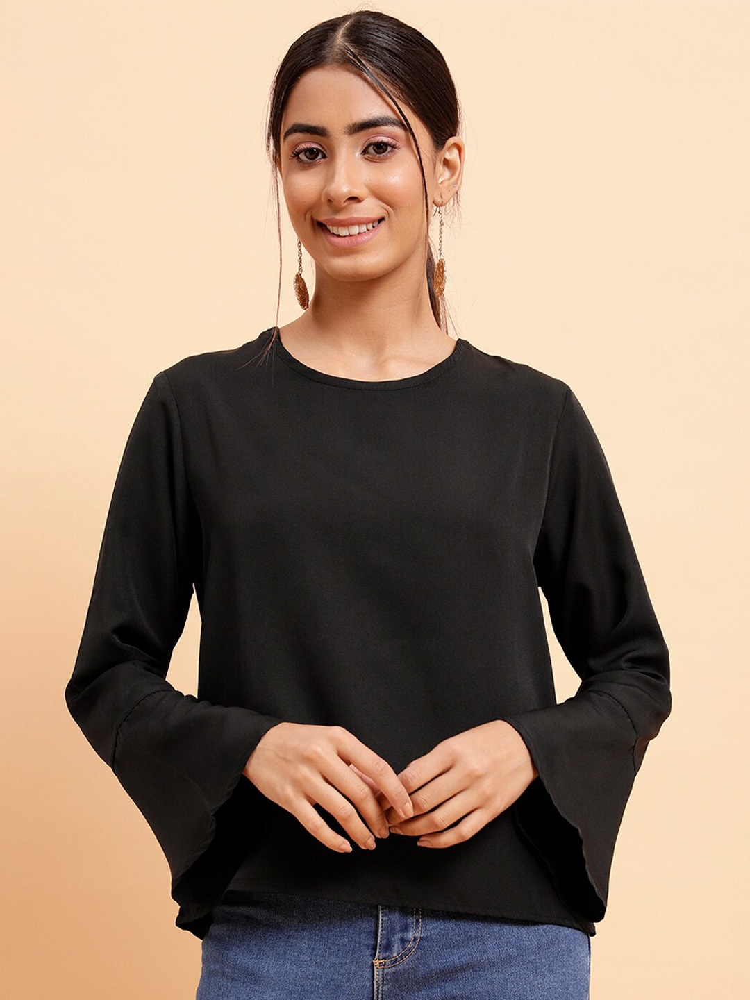 

MINT STREET Round Neck Bell Sleeves Crepe Top, Black