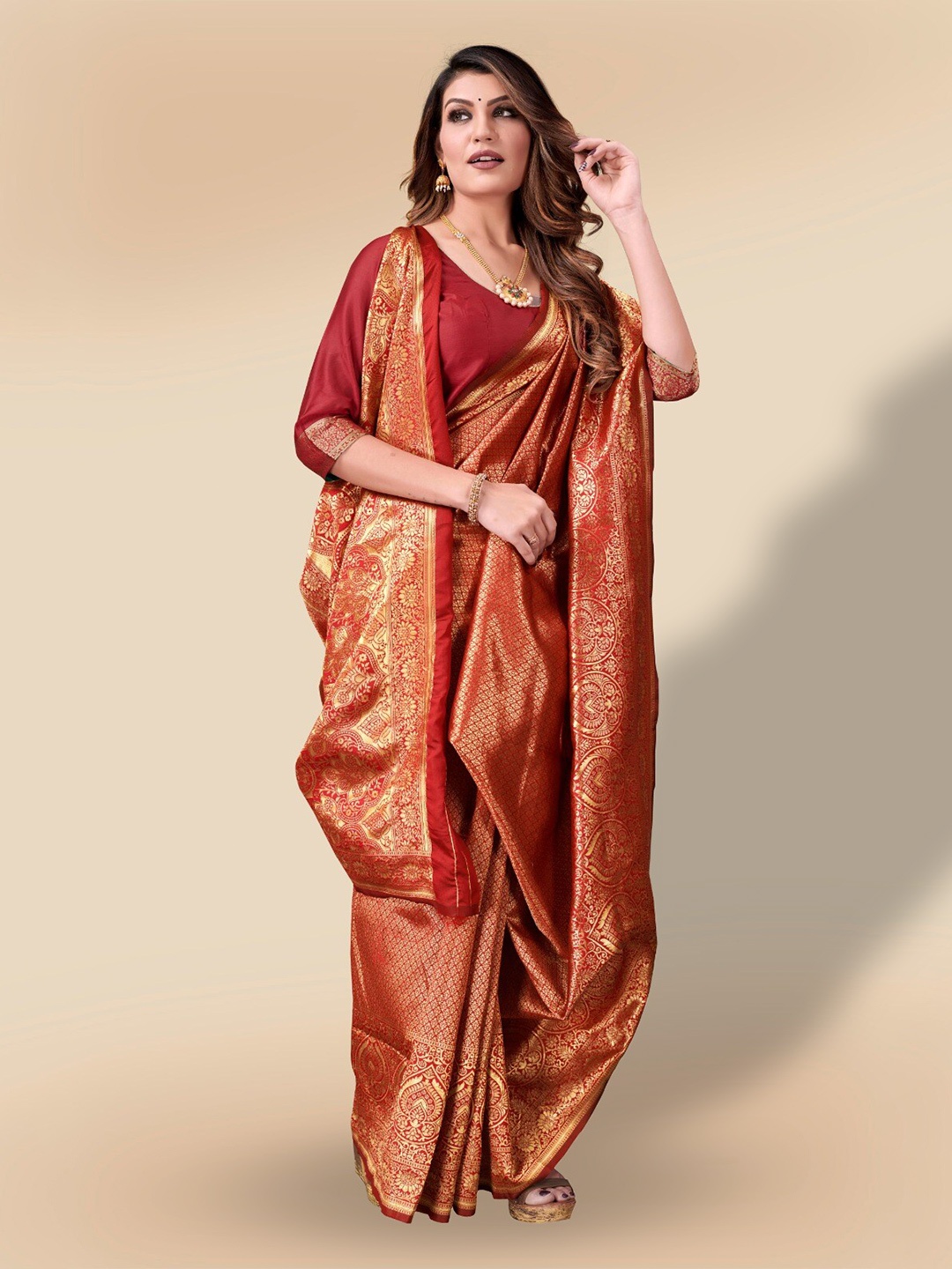 

VEERAX Ethnic Woven Design Zari Kota Saree, Maroon