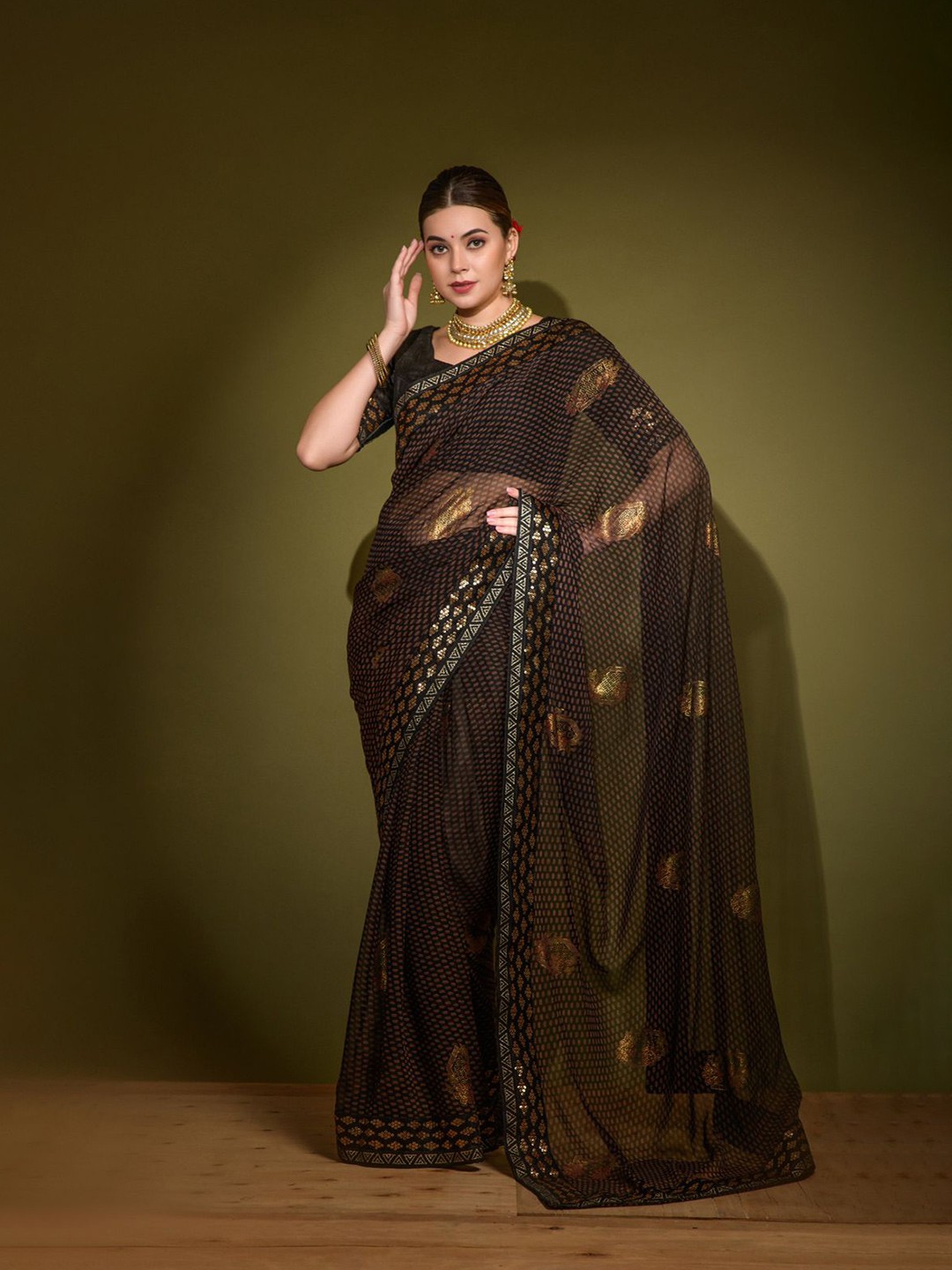 

VEERAX Ethnic Printed Sequinned Pure Georgette Saree, Black