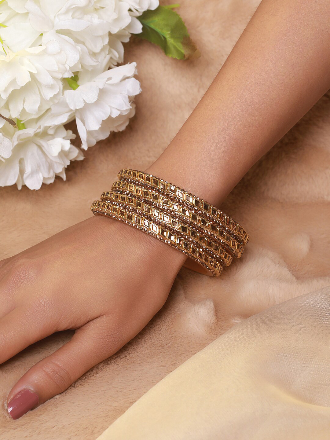 

Anouk Set Of 4 Gold-Plated Kundan-Studded Bangles