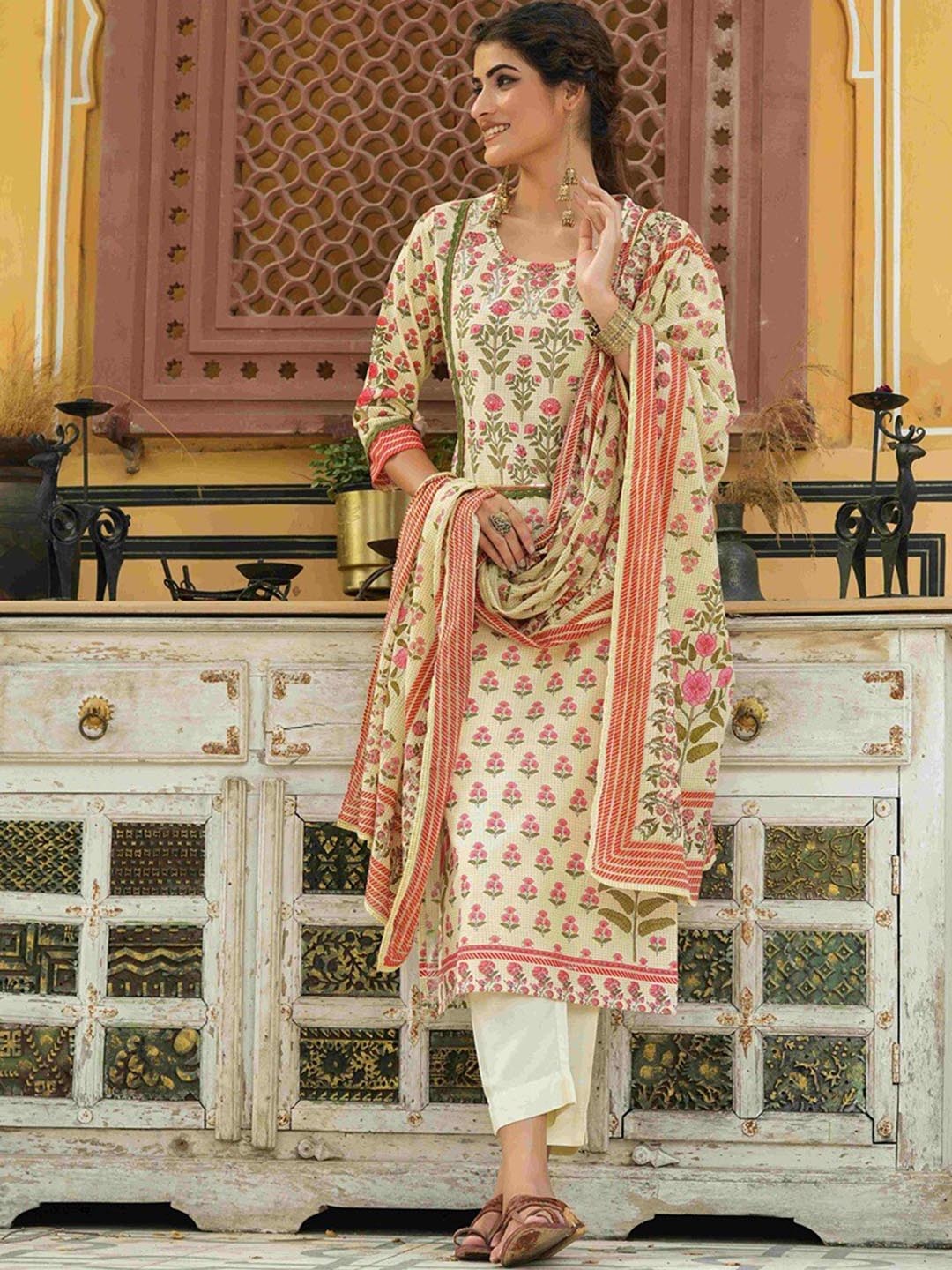 

Juniper Ethnic Motifs Printed Sequinned Kurta with Trousers & Dupatta, Green