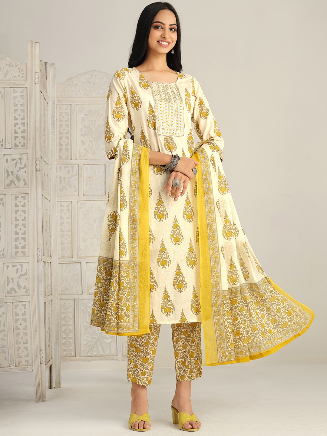

Sangria Ethnic Motifs Printed Gotta Patti Kurta With Trouser & Dupatta, Cream