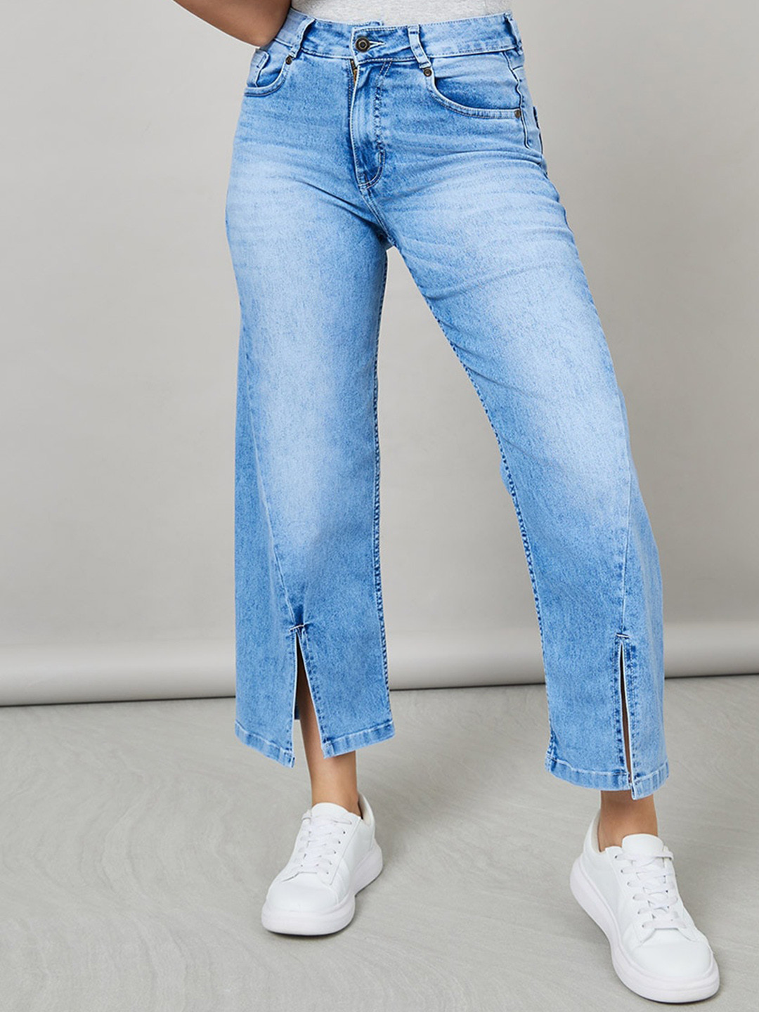 

Styli Women Wide Leg High-Rise Heavy Fade Clean Look Cotton Denim Jeans, Blue