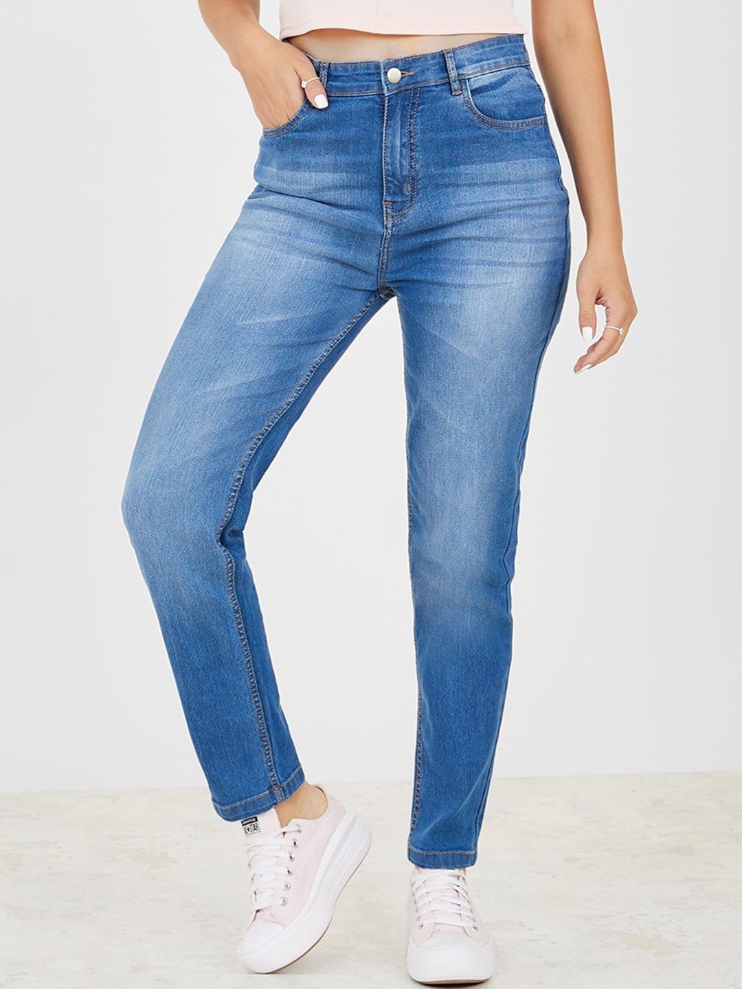 

Styli Women High-Rise Heavy Fade Clean Look Cotton Jeans, Blue