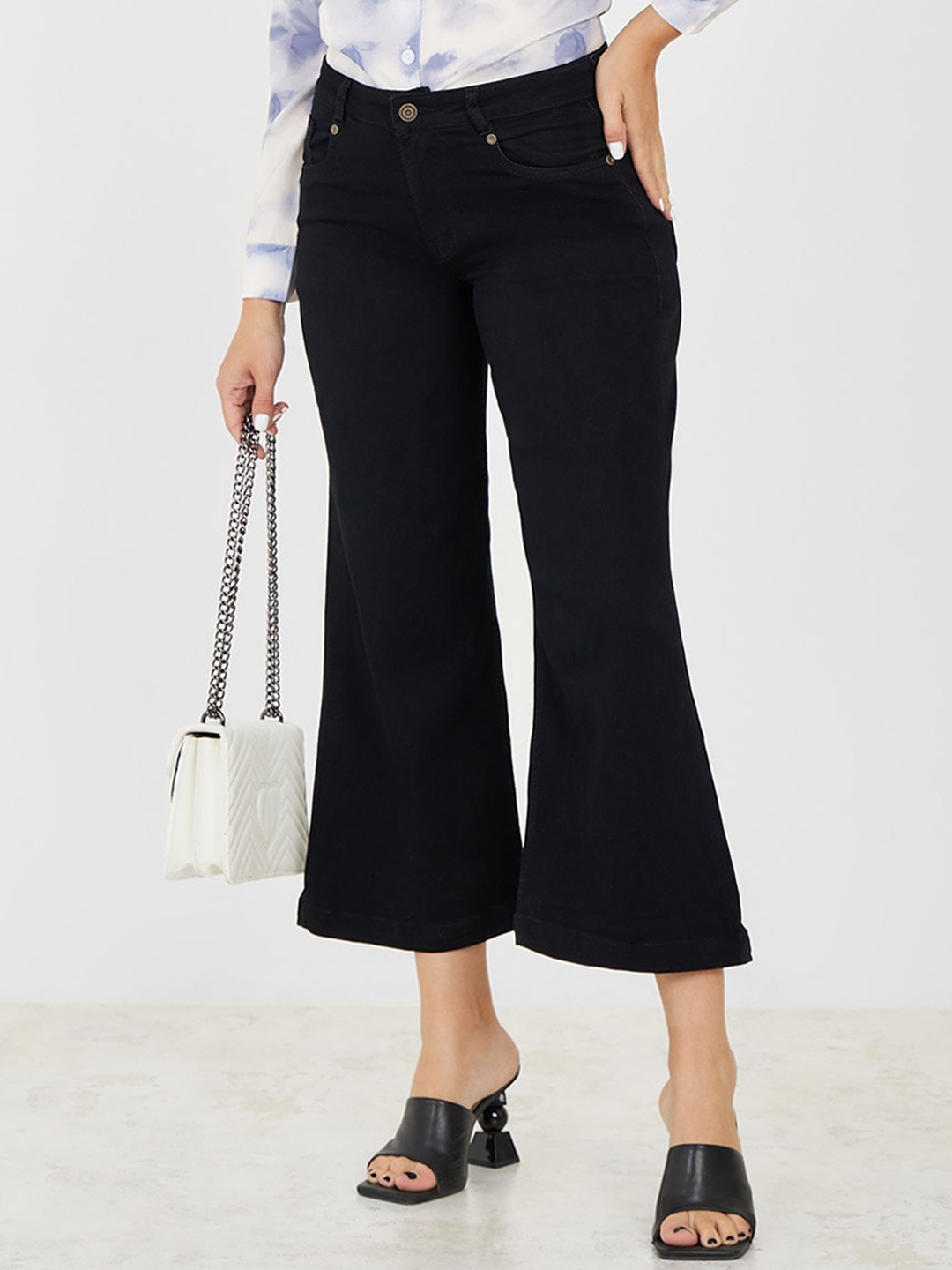 

Styli Women Mid-Rise Clean Look Bootcut Denim Jeans, Black