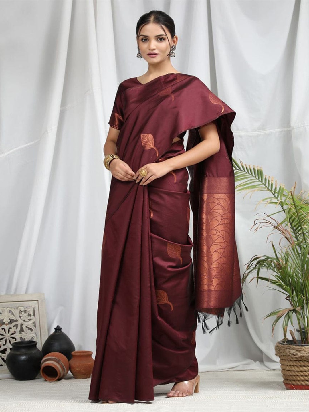 

Fashion Booms Floral Zari Silk Blend Banarasi Saree, Brown