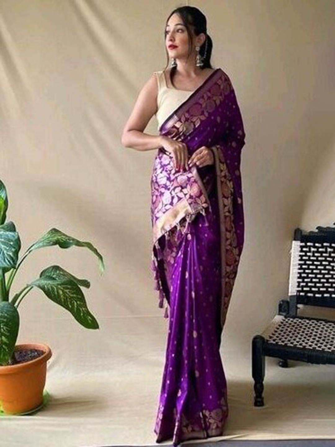 

Fashion Booms Floral Woven Design Pure Silk Kanjeevaram Saree, Purple