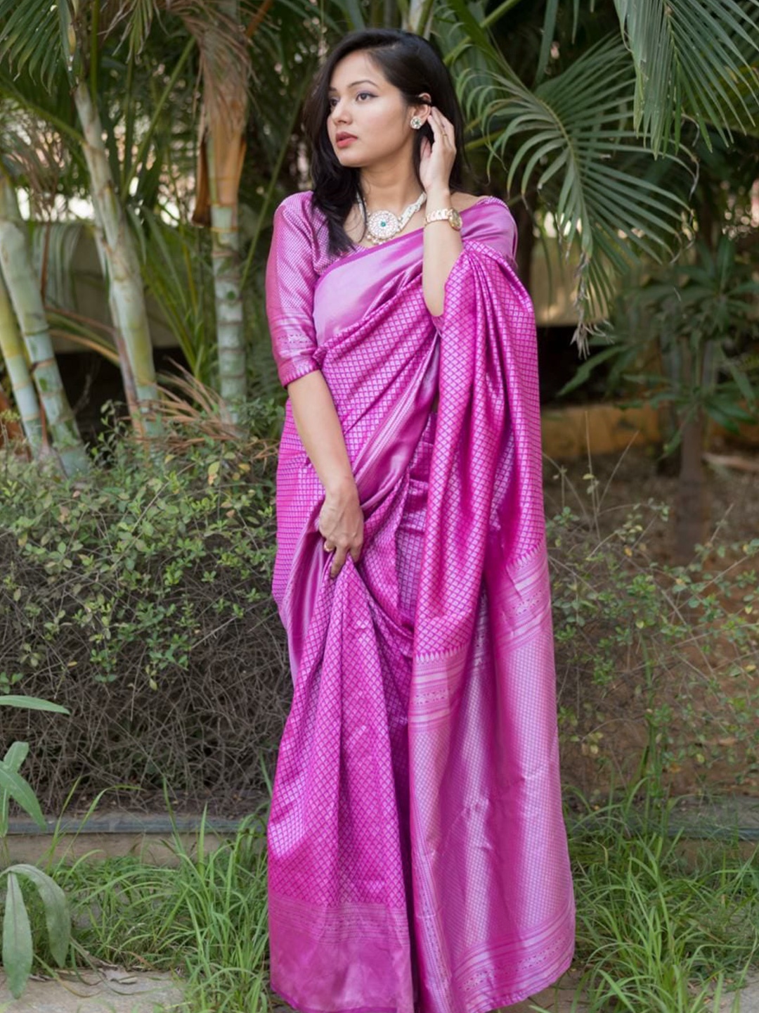 

Fashion Booms Ethnic Motif Zari Pure Silk Banarasi Saree, Pink