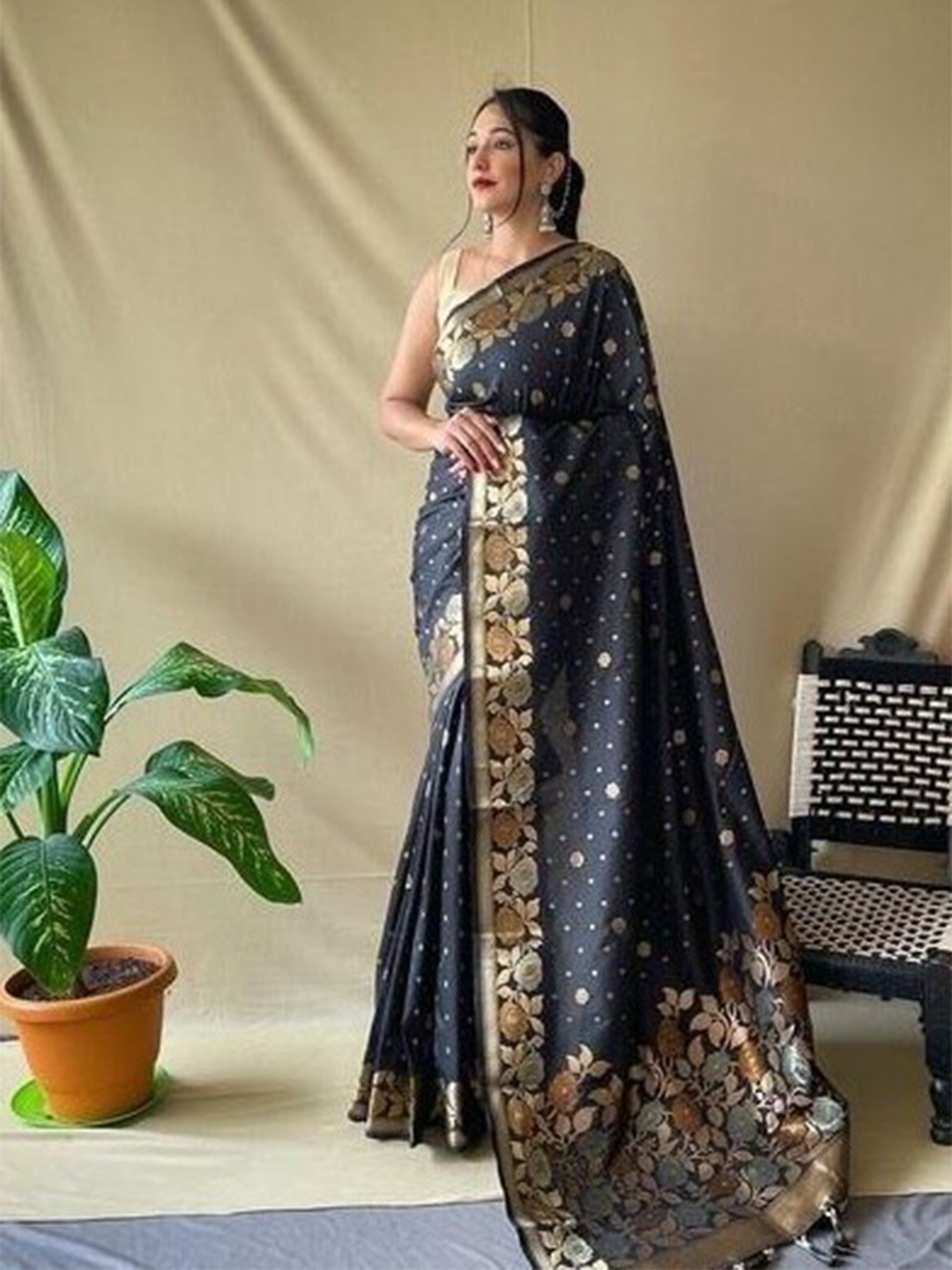 

Fashion Booms Floral Woven Design Zari Pure Silk Banarasi Saree, Grey