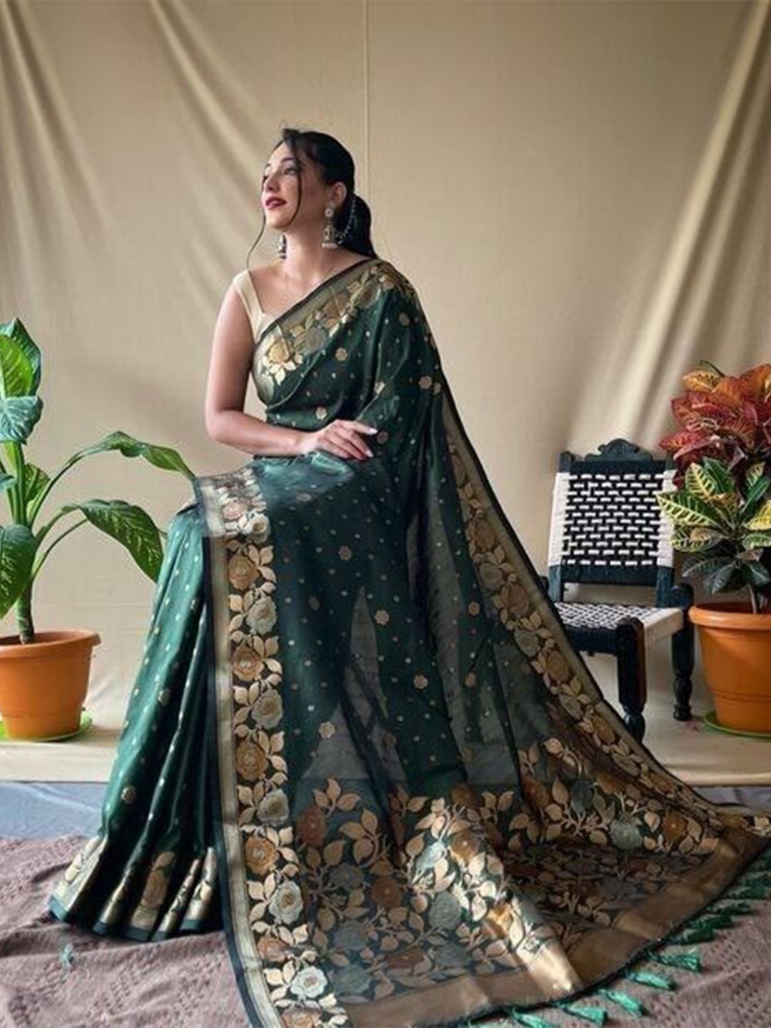 

Fashion Booms Floral Woven Design Zari Pure Silk Kanjeevaram Saree, Green