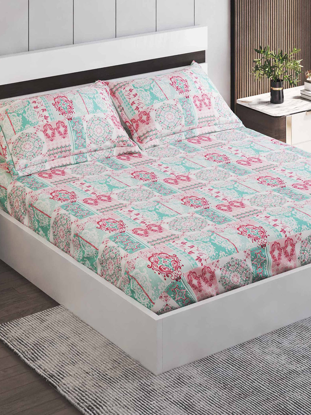 

Home Centre Medley Santorini White Ethnic Motifs 180 TC King Bedsheet & 2 Pillow Covers