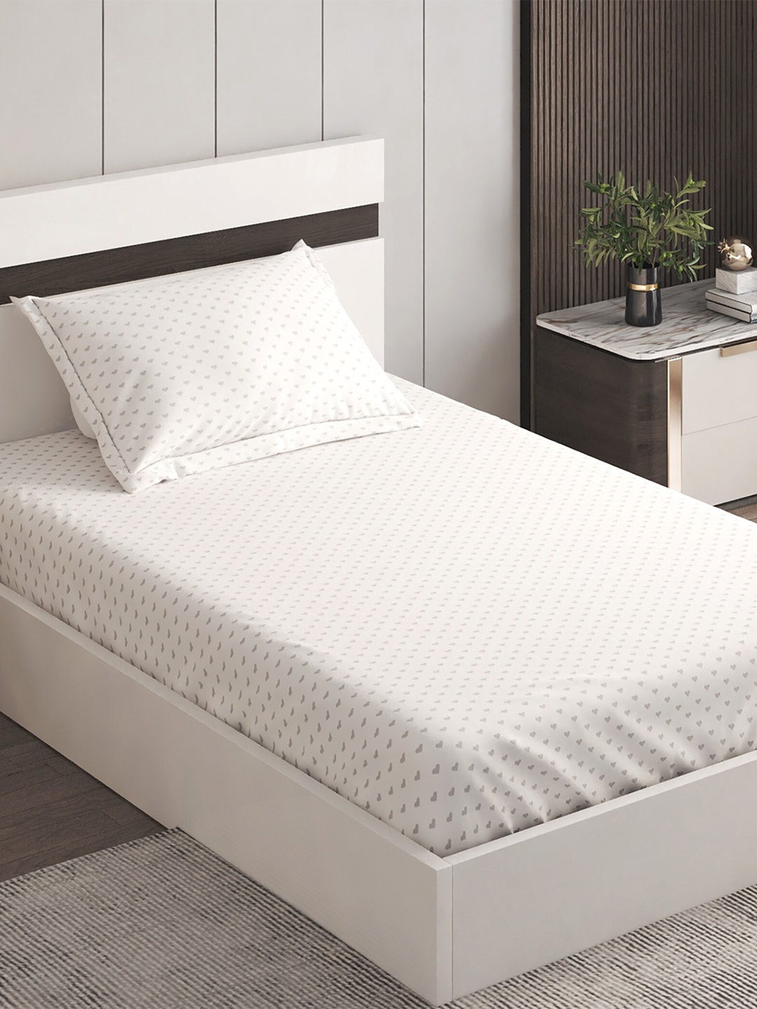 

Home Centre Slate White & Grey Geometric 150 TC Cotton Single Bedsheet Pillow Cover