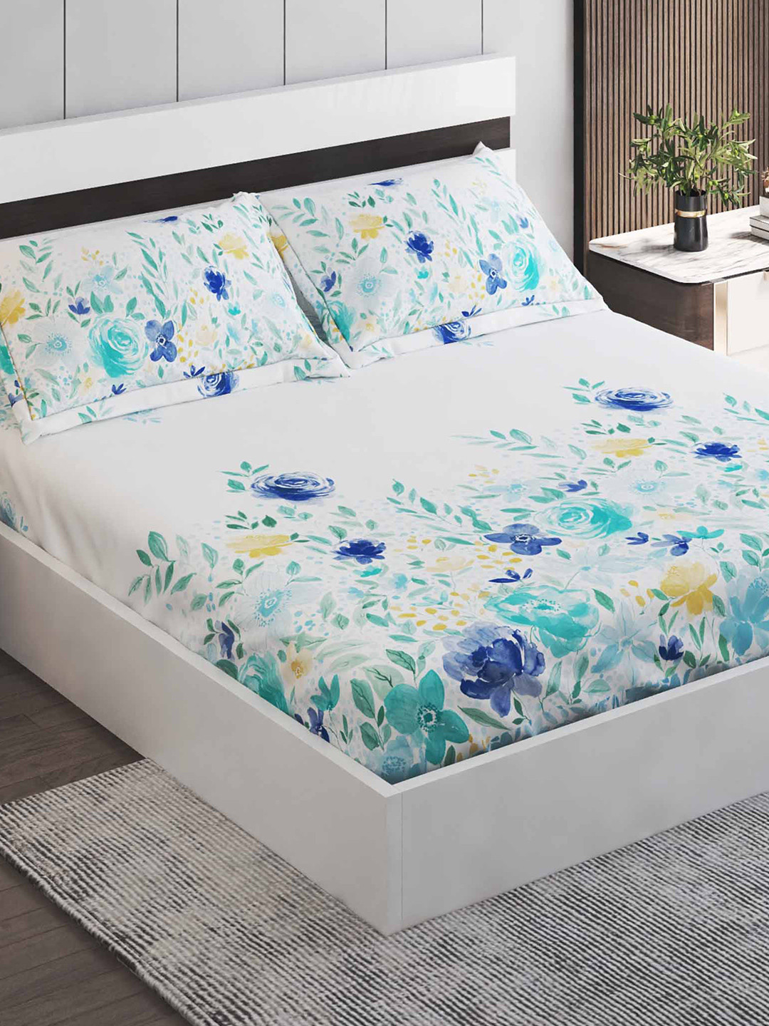 

Home Centre Medley Santorini Blue Floral 180 TC Cotton King Bedsheet & 2 Pillow Covers