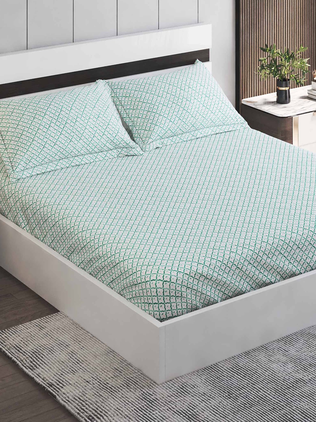 

Home Centre Medley Hoovu Teal Printed 180 TC Cotton Fitted King Bedsheet & 2 Pillow Covers