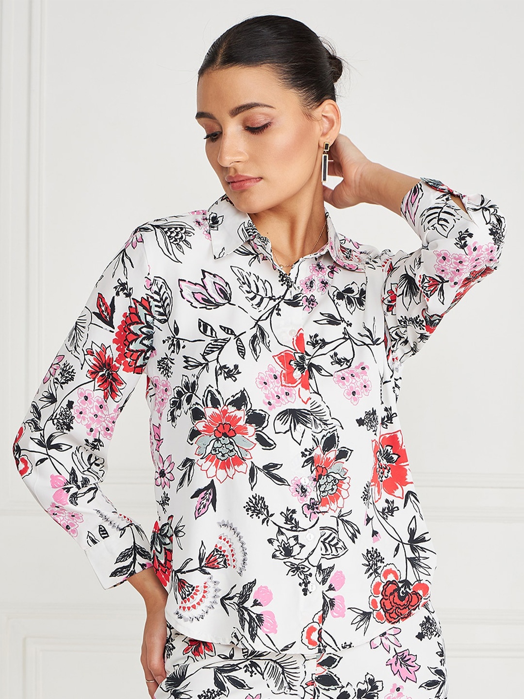 

KASSUALLY White Floral Printed Casual Shirt