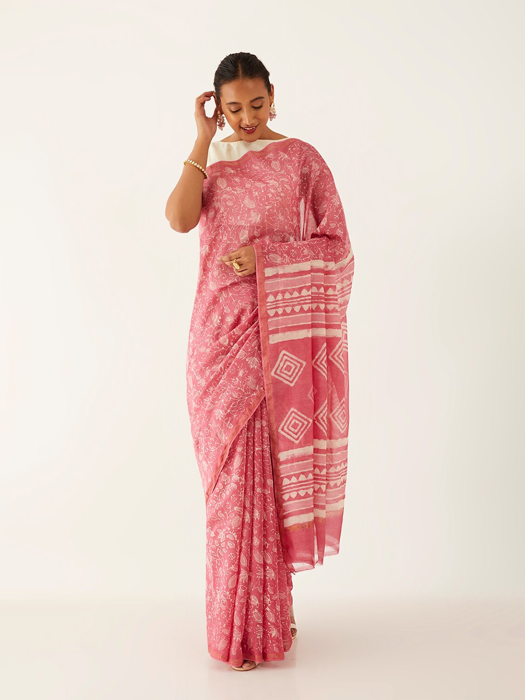 

Taneira Floral Printed Silk Cotton Bagru Saree, Pink