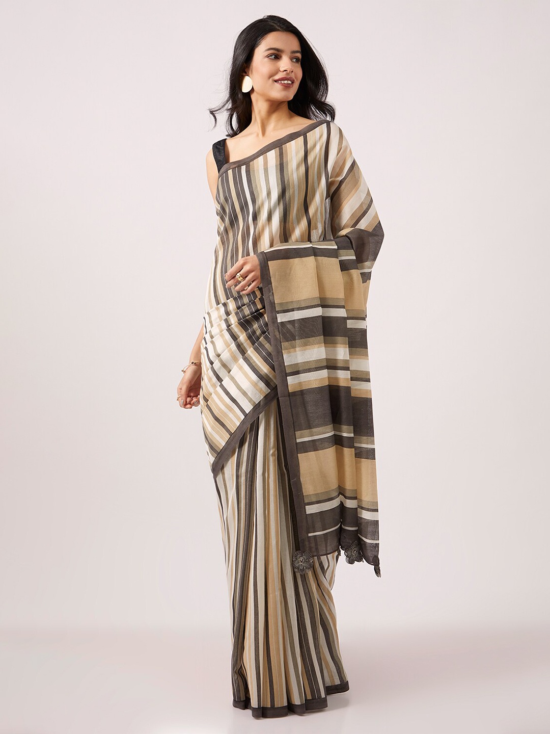

Taneira Striped Silk Cotton Saree With Blouse Piece, Black