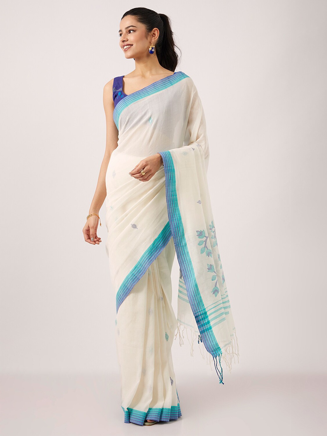 

Taneira Floral Pure Cotton Saree With Blouse Piece, Off white