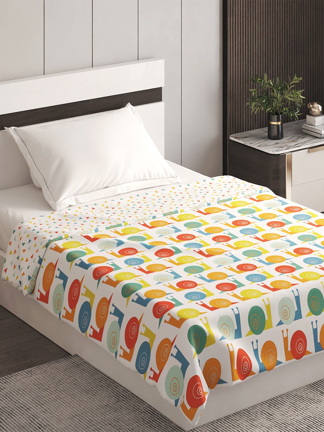 

Home Centre White & Red Mild Winter Cotton 150 GSM Single Bed Dohar