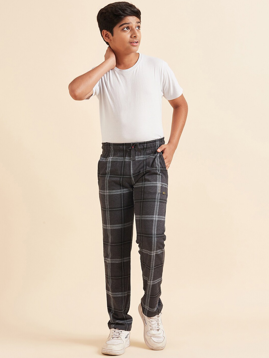 

Sweet Dreams Boys Charcoal & White Charcoal Checked Mid-Rise Relaxed-Fit Lounge Pants
