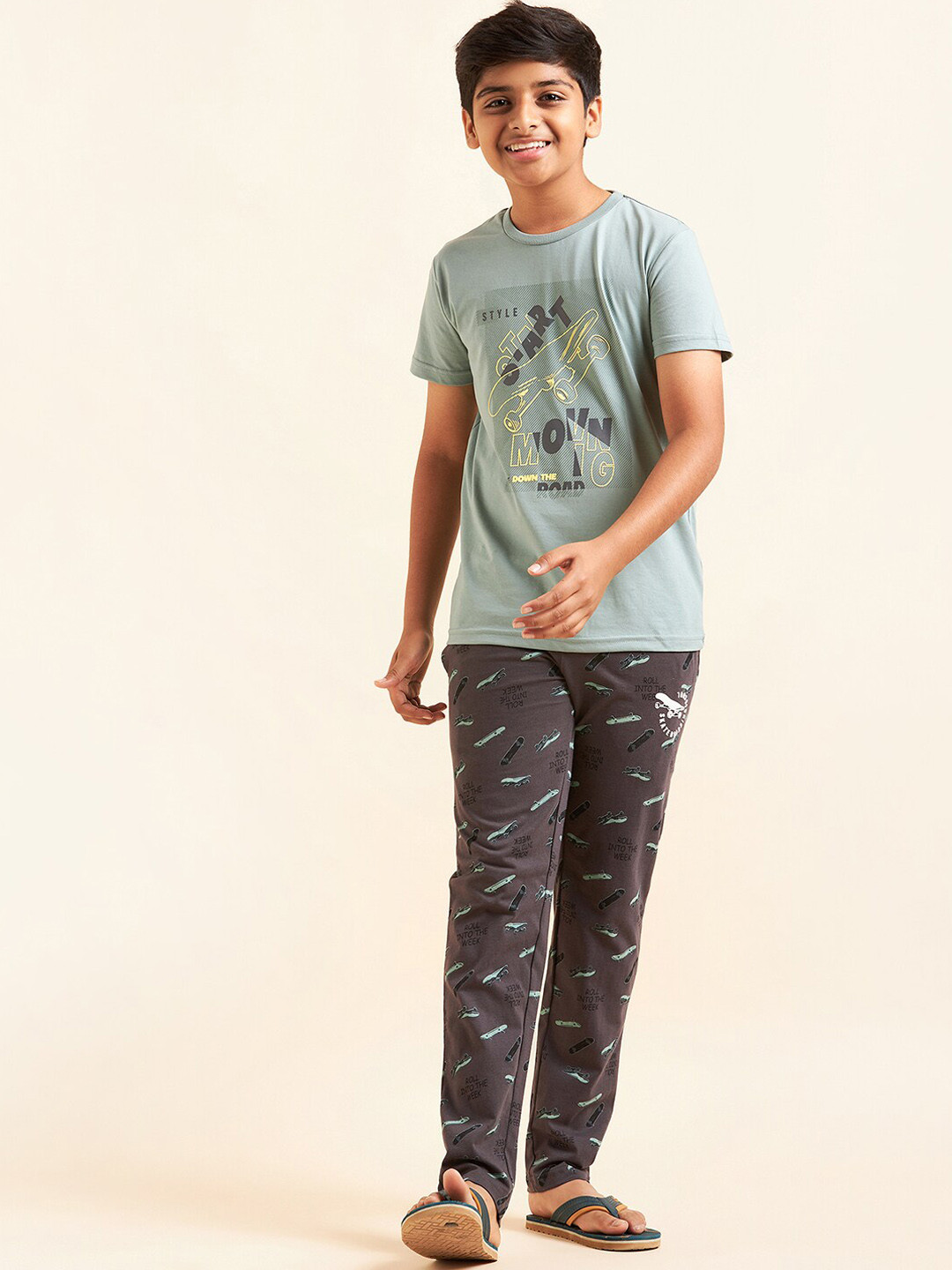 

Sweet Dreams Boys Grey Printed Mid-Rise Relaxed-Fit Pure Cotton Lounge Pants