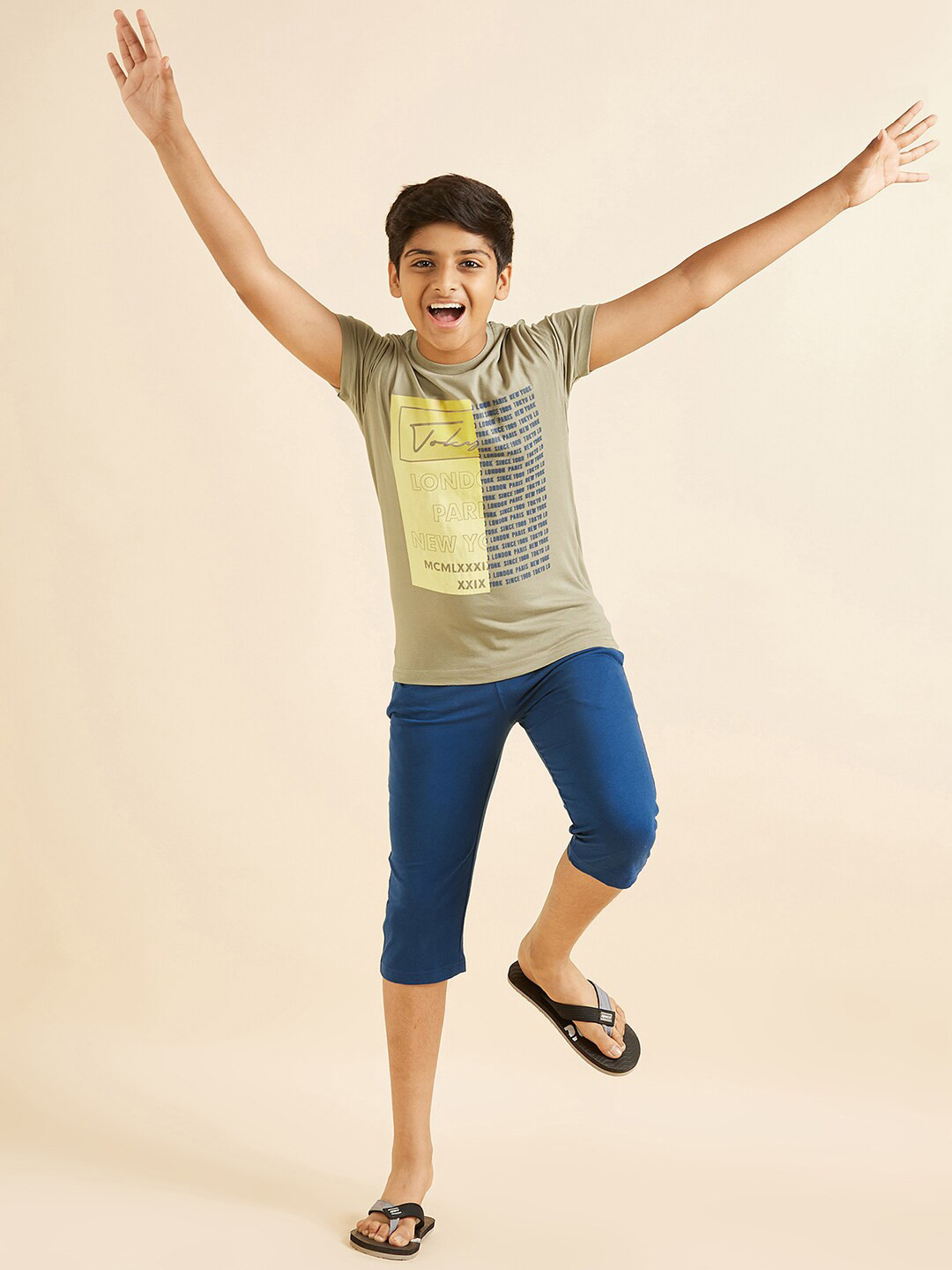 

Sweet Dreams Boys Green & Blue Typography Printed Night Suit