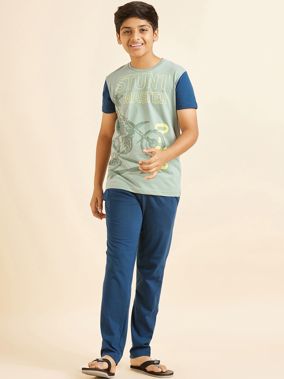 

Sweet Dreams Boys Green & Blue Typography Printed Night Suit