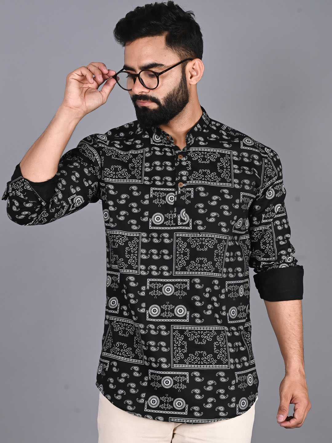 

FUBAR Mandarin Collar Ethnic Motifs Printed Short Kurta, Black