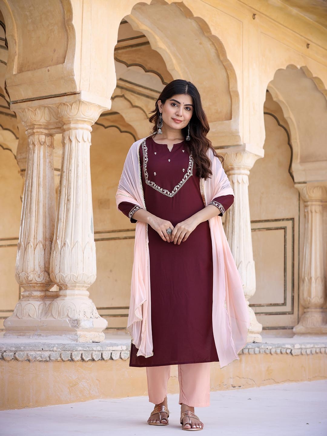 

Yufta Maroon Embroidered Regular Thread Work Kurta with Trousers & Dupatta
