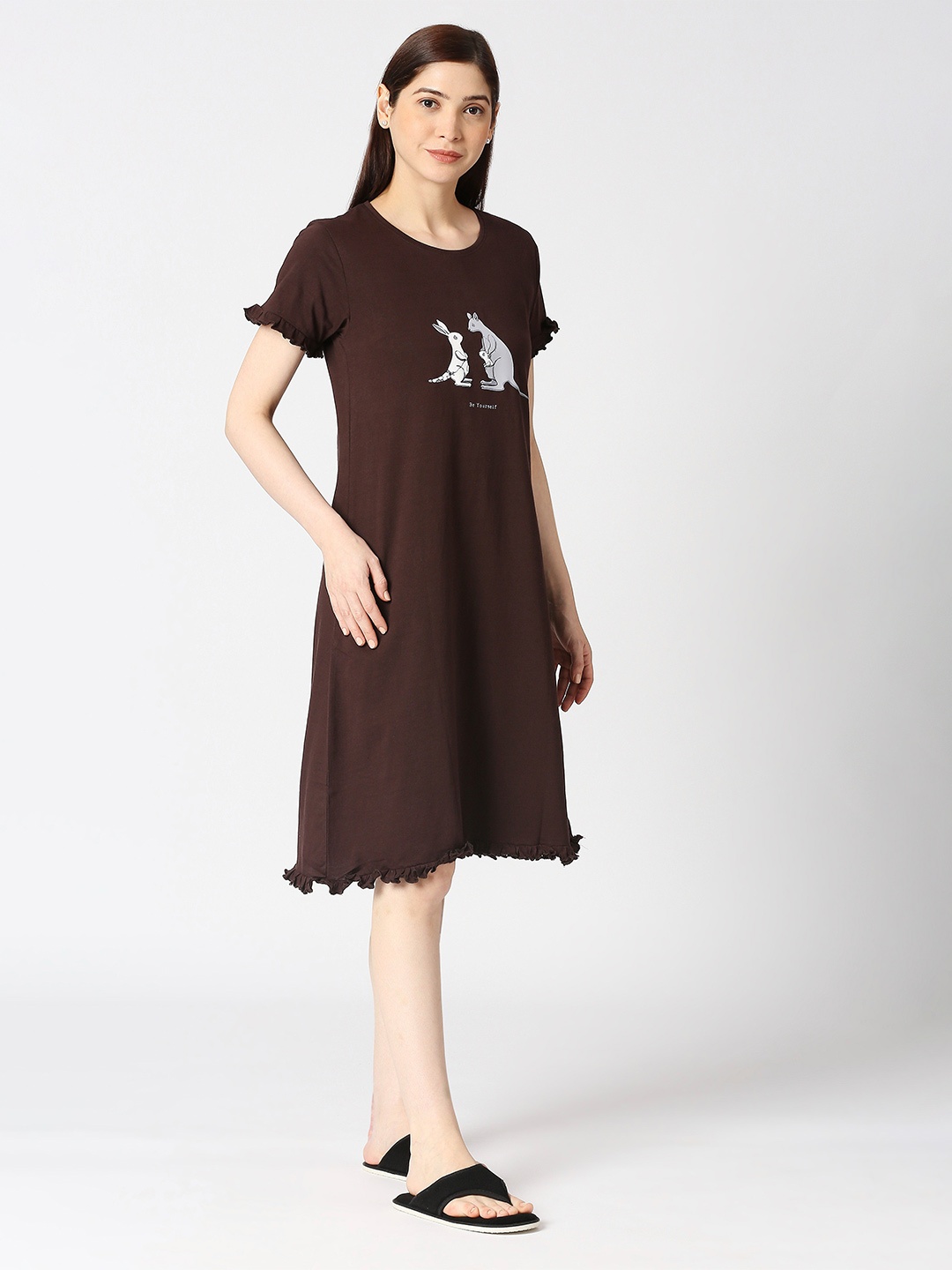 

zebu Graphic Printed Nightdress, Brown