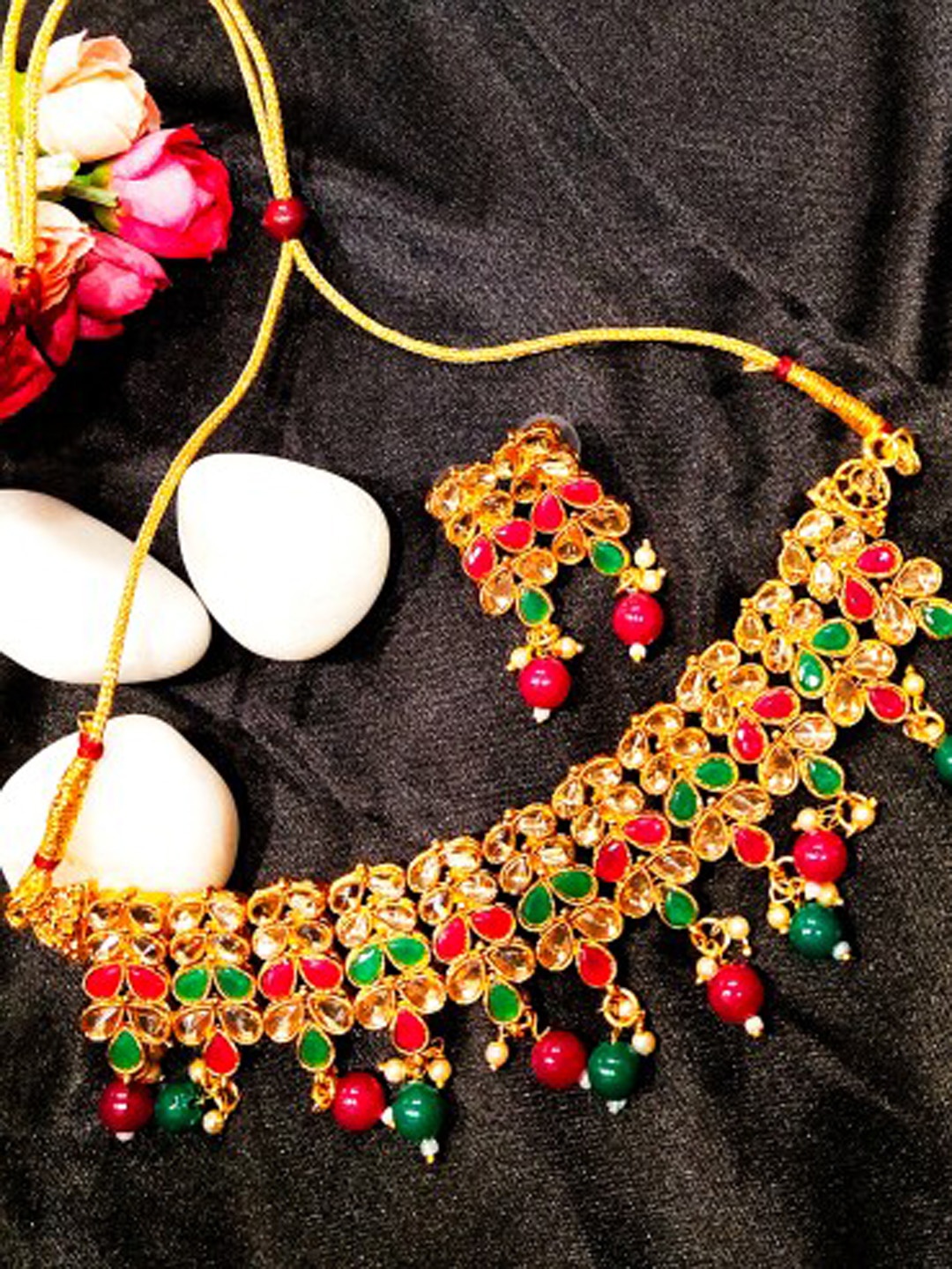 

FEMMIBELLA Gold-Plated Kundan-Studded & Beaded Choker Jewellery Set
