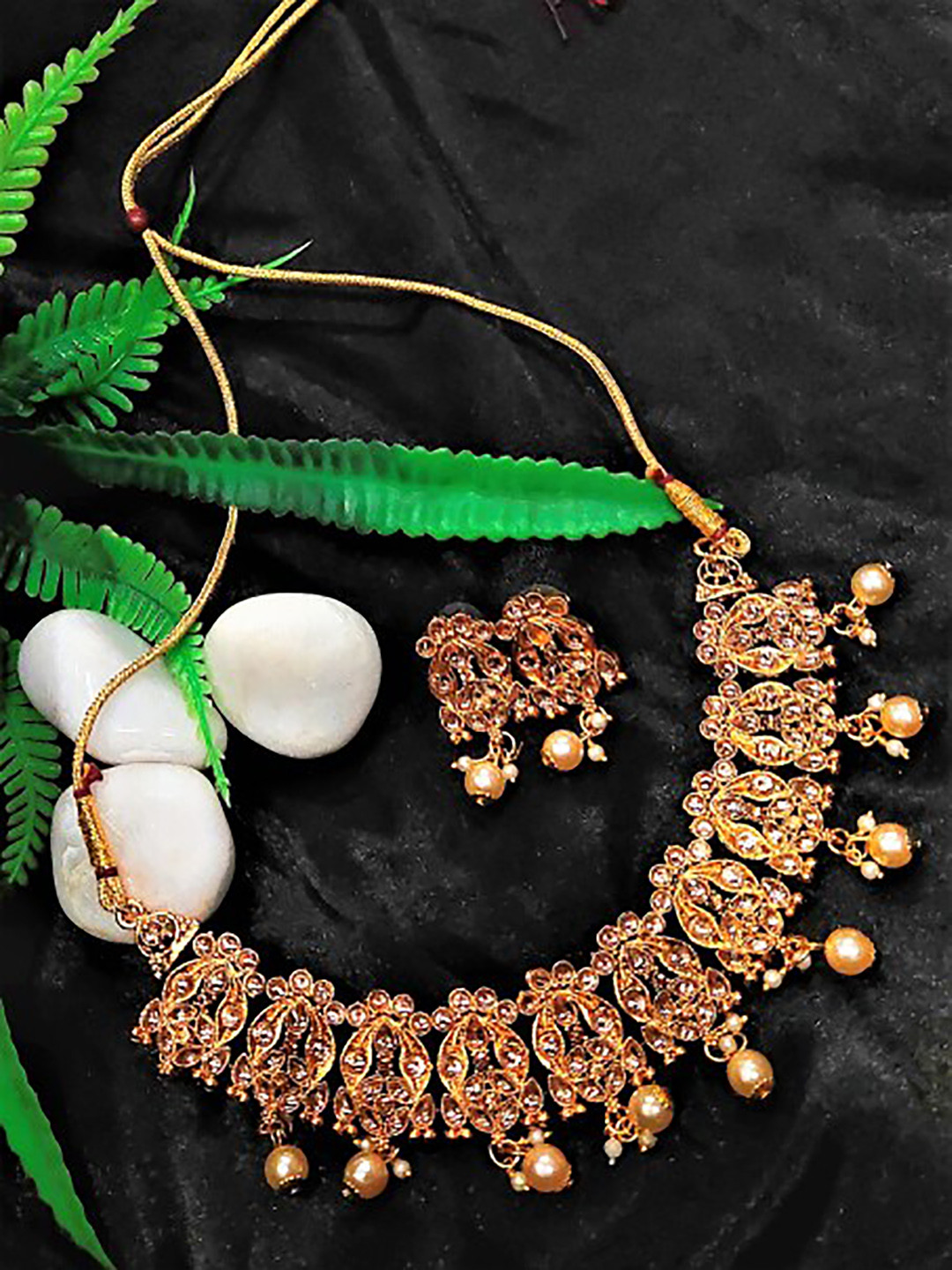

FEMMIBELLA Gold-Plated Kundan-Studded & Beaded Choker Jewellery Set